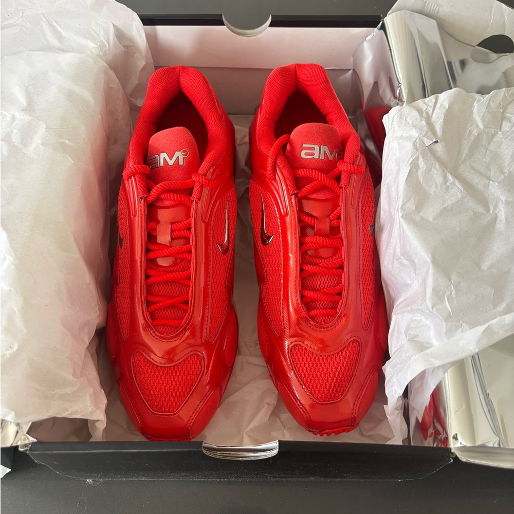 NEW IN BOX NIKE AIRMAX MUSE HABANERO RED WOMENS 10